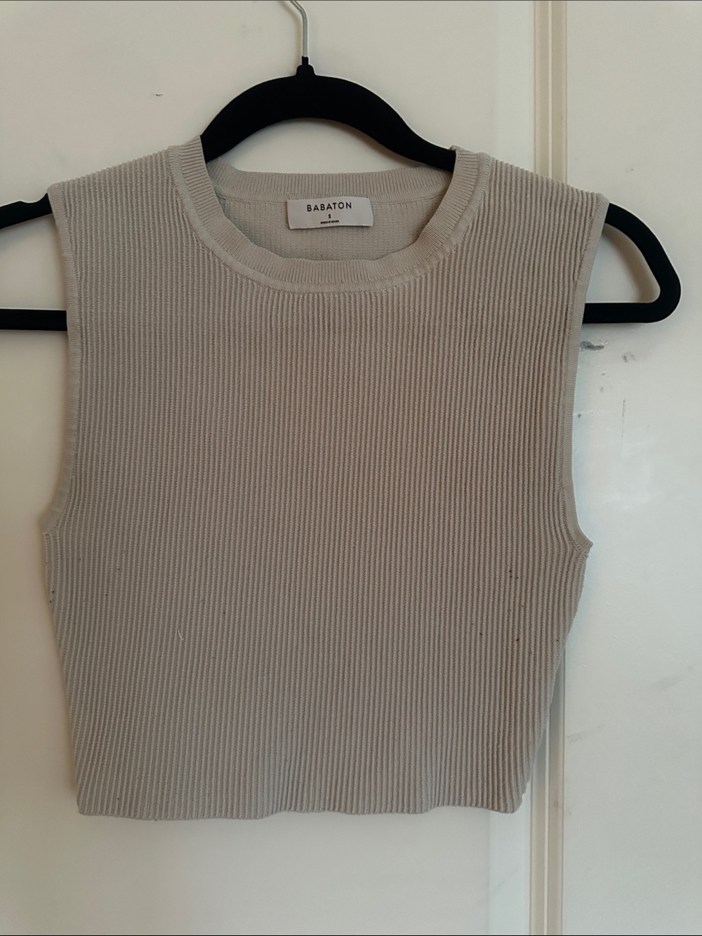 : Aritzia Babaton Ribbed Sleeveless Crop Tank in Light Taupe